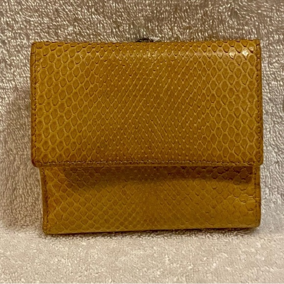 ♦️HTF♦️GUCCI SNAKESKIN COMPACT WALLET WITH HOOK - Picture 9 of 15